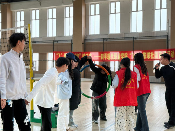 团学联干部趣味运动会_副本.jpg